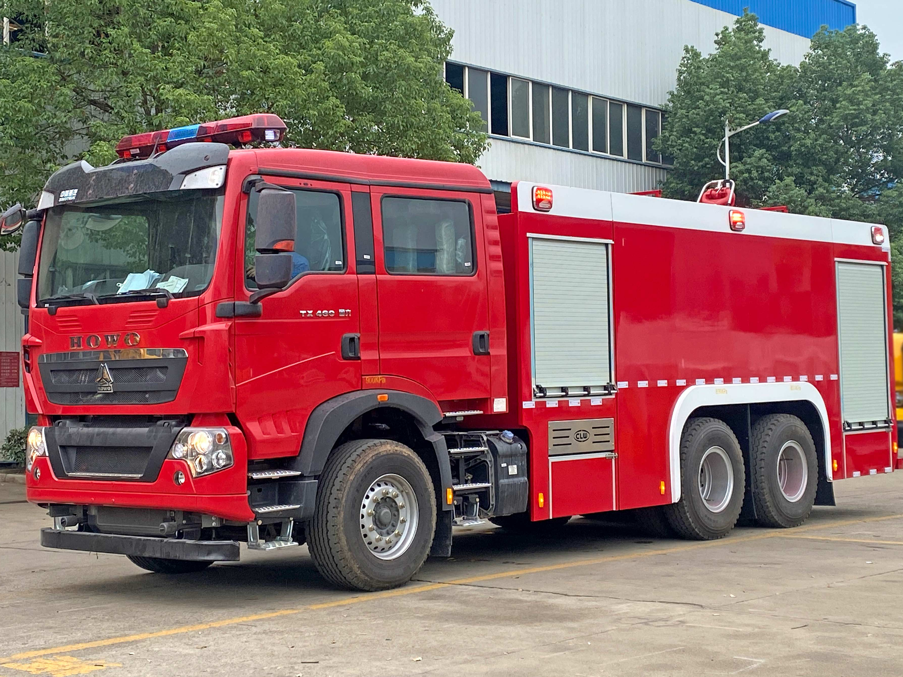 豪沃12吨水罐消防车