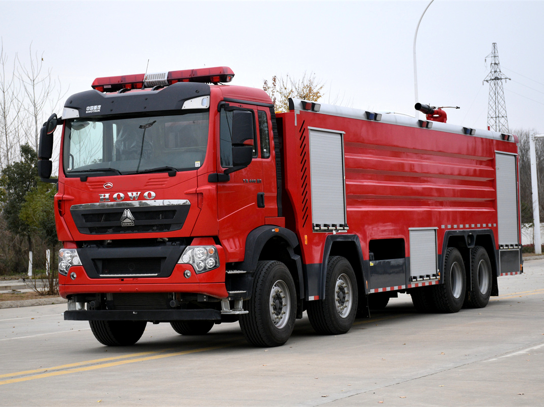 重汽豪沃24吨泡沫消防车