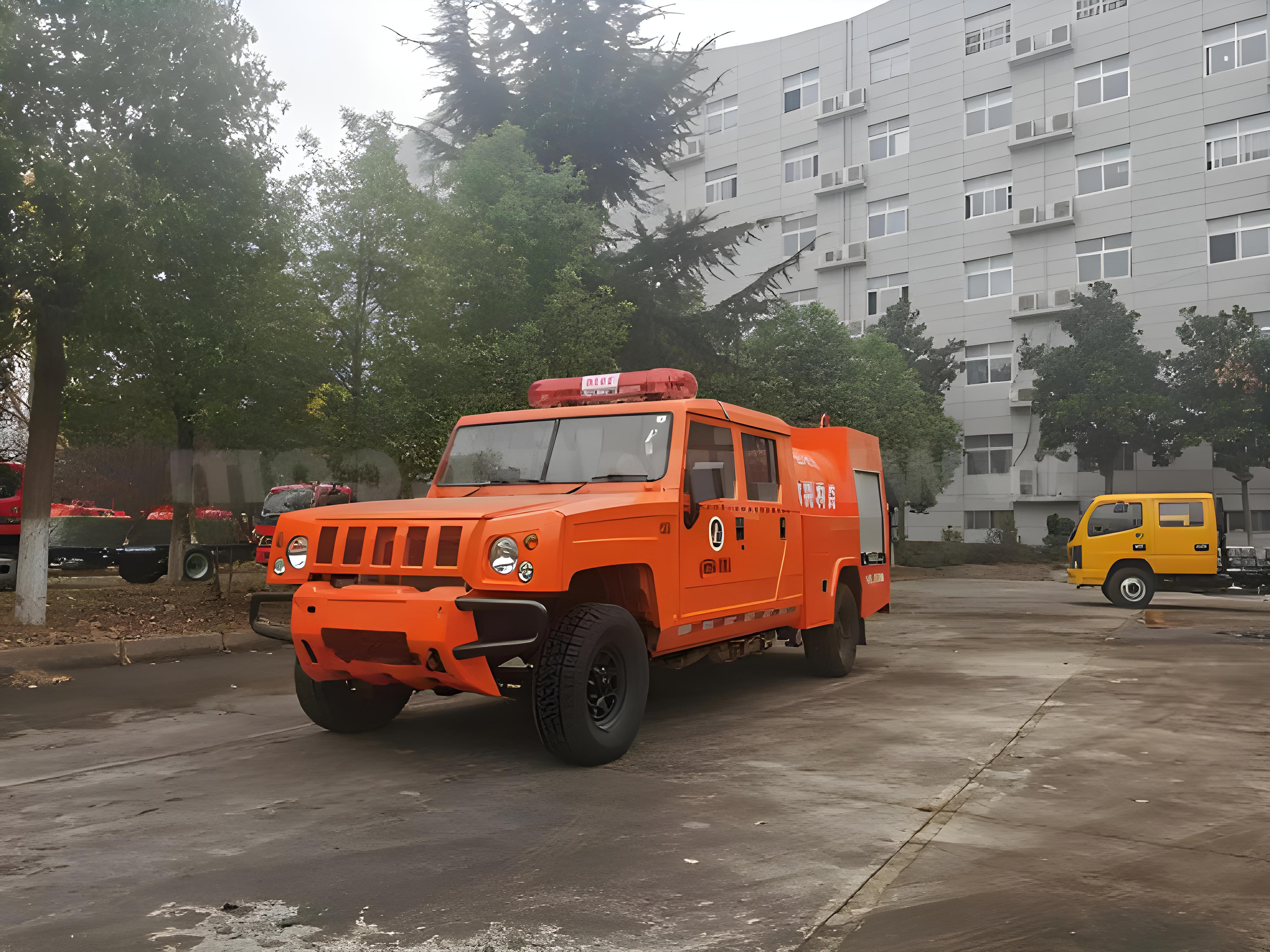 四驱1.5吨洒水供水车