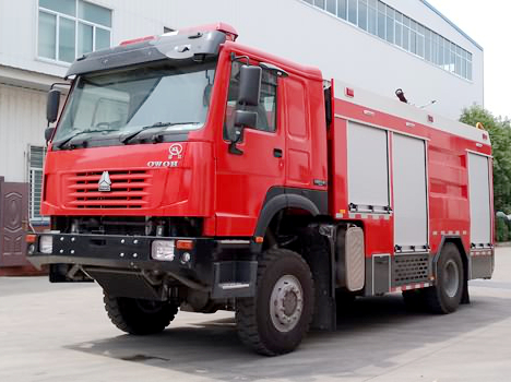 豪沃四驱5.5吨消防车