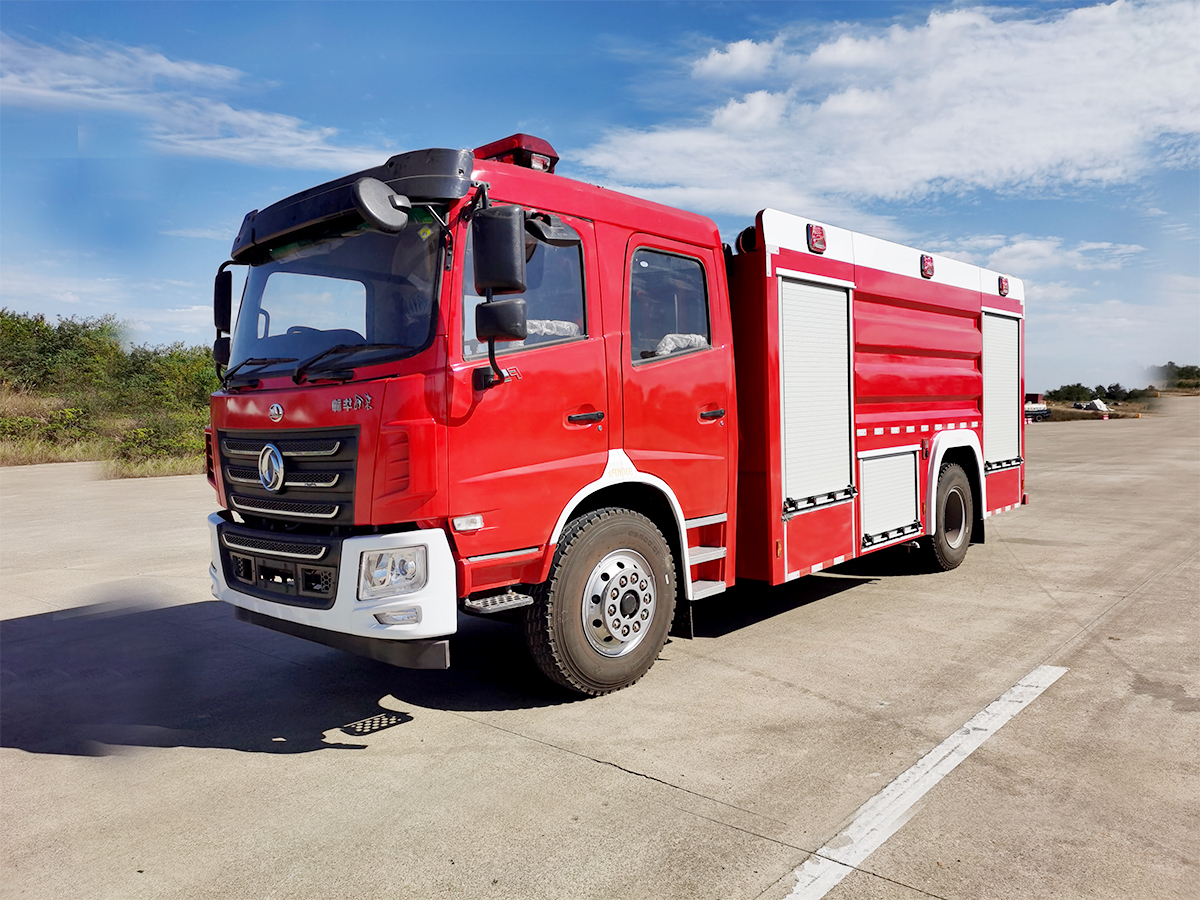 东风8吨水罐消防车