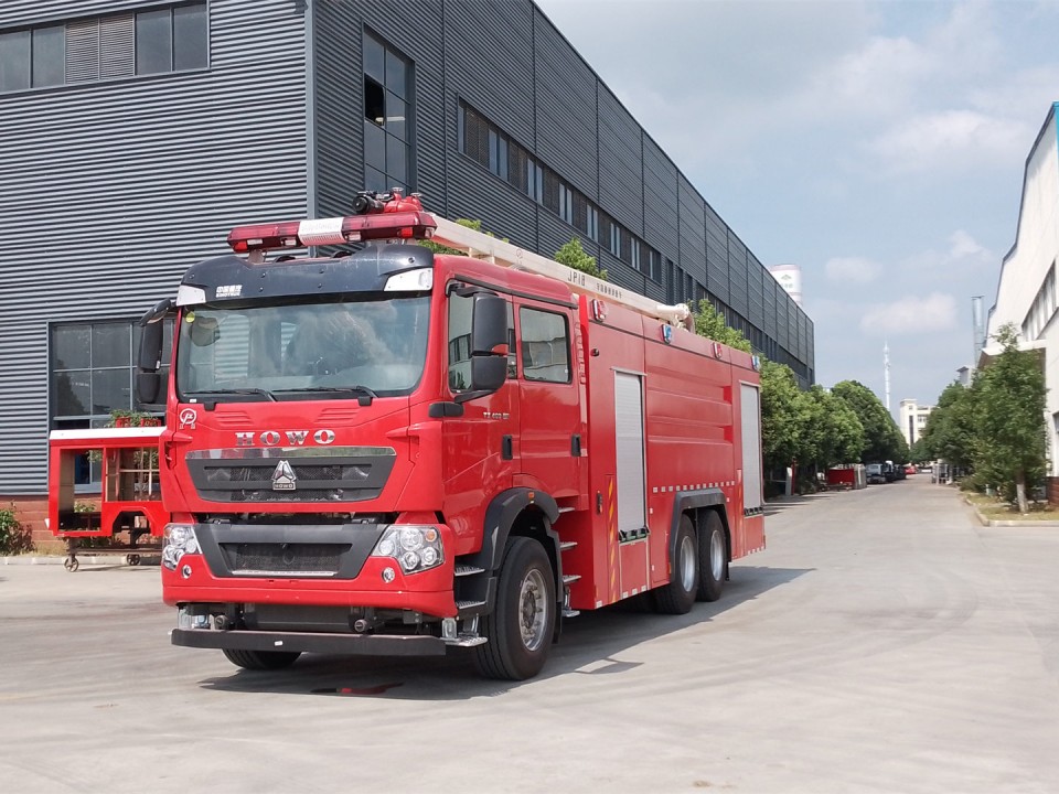 18米12吨举高喷射消防车