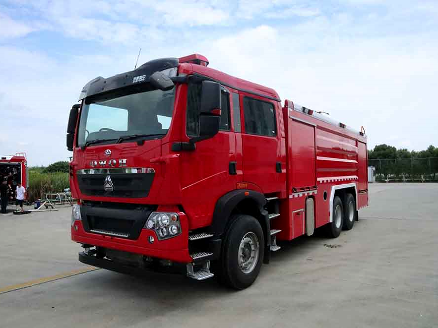豪沃18吨泡沫消防车